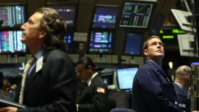 2024 Predicted to Witness 'Largest Financial Crash' by US Economist